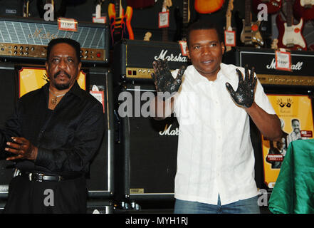 Solomon Burke, Ike Turner, Robert Cray et postumly les eaux boueuses ont été intronisé au Rock Walk of Fame au centre de Guitare de Los Angeles d'ions. Le 4 avril 2005.  TurnerIke - 41 CrayRobert TurnerIke 41.jpg CrayRobert événement dans la vie d'Hollywood, Californie - Red Carpet Event, USA, Cinéma, Célébrités, photographie, Bestof, Arts, Culture et divertissement, Célébrités, Mode Topix Meilleur de Hollywood, la vie, événement dans la vie d'Hollywood, Californie - cinéma, télévision, célébrités, célébrités de la musique, Topix Bestof, Arts, Culture et loisirs, photographie, enquête tsuni@Gamma- Banque D'Images