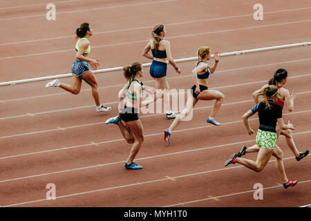Les sprinters de la course à 100 mètres en marche lors du Championnat d'athlétisme de l'UrFO Banque D'Images