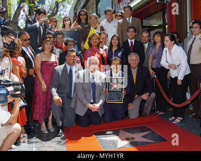 Pepe Barreto ( du Pérou et Los Angeles) a reçu le 2254th étoile sur le Hollywood Walk of Fame à Los Angeles. Le 3 mai 2004. - BarettoPepe  jpgBarettoPepe star002.star002 événement dans la vie d'Hollywood, Californie - Red Carpet Event, USA, Cinéma, Célébrités, photographie, Bestof, Arts, Culture et divertissement, Célébrités, Mode Topix Meilleur de Hollywood, la vie, événement dans la vie d'Hollywood, Californie - cinéma, télévision, célébrités, célébrités de la musique, Topix Bestof, Arts, Culture et loisirs, photographie, tsuni@Gamma-USA.com , Tsuni enquête de crédit / USA, Honoré Banque D'Images