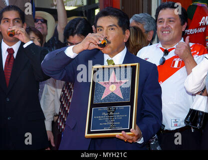 Pepe Barreto ( du Pérou et Los Angeles) a reçu le 2254th étoile sur le Hollywood Walk of Fame à Los Angeles. Le 3 mai 2004. - BarettoPepe  jpgBarettoPepe star006.star006 événement dans la vie d'Hollywood, Californie - Red Carpet Event, USA, Cinéma, Célébrités, photographie, Bestof, Arts, Culture et divertissement, Célébrités, Mode Topix Meilleur de Hollywood, la vie, événement dans la vie d'Hollywood, Californie - cinéma, télévision, célébrités, célébrités de la musique, Topix Bestof, Arts, Culture et loisirs, photographie, tsuni@Gamma-USA.com , Tsuni enquête de crédit / USA, Honoré Banque D'Images