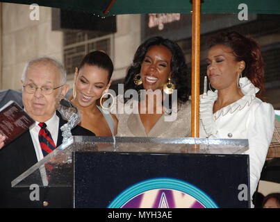 Destiny's Child Obtenir une étoile sur un jour de pluie sur le Hollywood Walk of Fame à Los Angeles. Le 28 mars 2006. - DestinySChild  jpgDestinySChild Star009.Star009 événement dans la vie d'Hollywood, Californie - Red Carpet Event, USA, Cinéma, Célébrités, photographie, Bestof, Arts, Culture et divertissement, Célébrités, Mode Topix Meilleur de Hollywood, la vie, événement dans la vie d'Hollywood, Californie - cinéma, télévision, célébrités, célébrités de la musique, Topix Bestof, Arts, Culture et loisirs, photographie, tsuni@Gamma-USA.com , Tsuni enquête de crédit / USA, honoré par une étoile sur le Banque D'Images