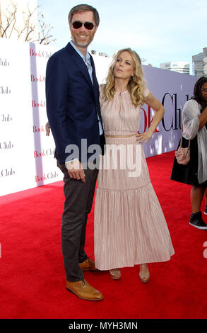 "Book Club" Los Angeles Premiere tenue le Regency Village Theatre de Los Angeles, Californie. Avec : Stephen Merchant, Mircea Monroe Où : Los Angeles, California, United States Quand : 06 mai 2018 Credit : Adriana Barraza M./WENN.com Banque D'Images