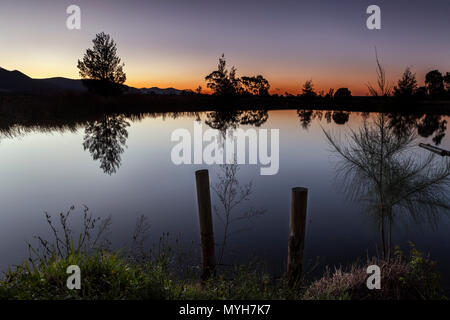 Le barrage au coucher du soleil Banque D'Images