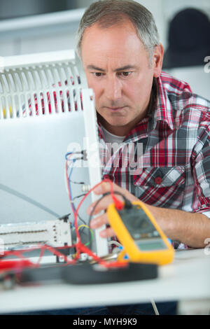 Portrait d'un homme radiateur fixation Banque D'Images