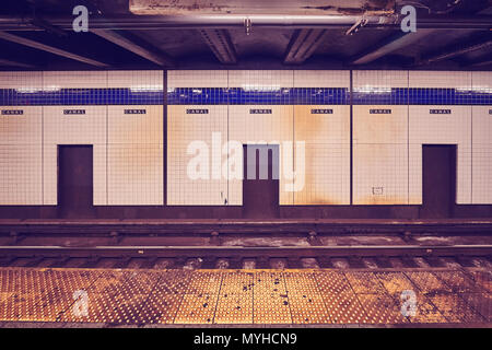 Vintage photo stylisée de plate-forme de la station de métro Canal Street, New York City, USA. Banque D'Images