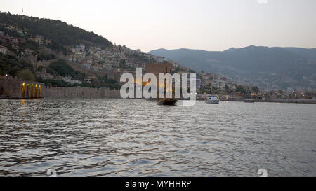 Paysage de l'ancien près de l'arsenal de la Vieille Tour Rouge à Alanya, Turquie Banque D'Images