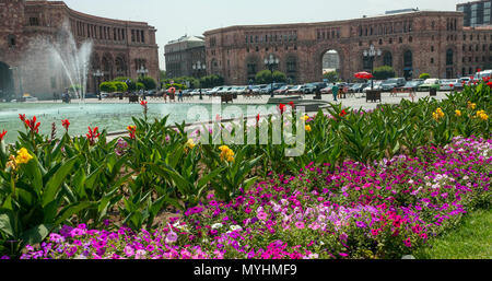 YEREVAN,ARMÉNIE - AOÛT 02,2012:Place de la République à Erevan dans la ville journée d'été, l'Arménie.Erevan est une des plus anciennes villes du monde. Banque D'Images