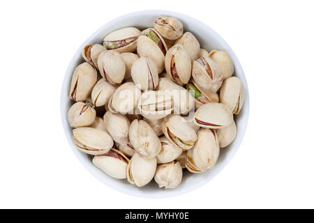 Pistaches pistaches de dessus bol isolé sur fond blanc Banque D'Images