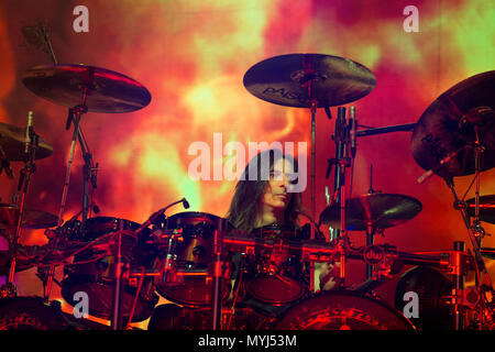 Norvège, Oslo - 5 juin 2018. Le groupe de heavy metal anglais Judas Priest effectue un concert live à Oslo Spektrum. Ici le batteur Scott Travis est vu sur scène. (Photo crédit : Gonzales Photo - Per-Otto IPPO). Banque D'Images