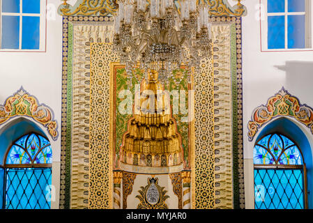 Vue de l'intérieur de la mosquée d'Orhan Ghazi,l'un des empereur Ottoman à Istanbul,Turquie.20 Mai 2018 Banque D'Images