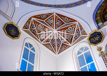 Vue de l'intérieur de la mosquée d'Orhan Ghazi,l'un des empereur Ottoman à Istanbul,Turquie.20 Mai 2018 Banque D'Images