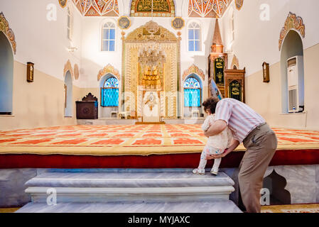 Vue de l'intérieur de la mosquée d'Orhan Ghazi,l'un des empereur Ottoman à Istanbul,Turquie.20 Mai 2018 Banque D'Images