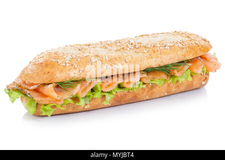 Sous la baguette de grains entiers sandwich au saumon fumé poisson isolé sur fond blanc Banque D'Images