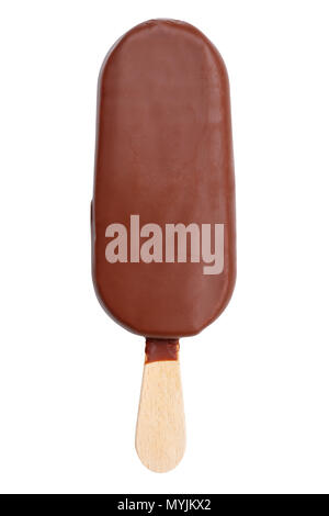 La crème glacée au chocolat sur un bâton de glace icecream été isolé sur fond blanc Banque D'Images