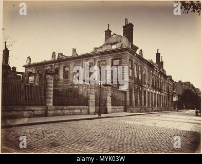 . Anglais : Les ruines de Paris et de ses environs 1870-1871 : 100 Photographies : Premier Volume. Par A. Liébert, texte par Alfred d'Aunay. Auteur : Alfred d'Aunay (Français) Date : 1870-71 Médium : Épreuve épreuves à partir de négatifs sur verre Dimensions : env. : Images 19 x 25 cm (7 1/2 x 9 13/16 in.), ou les supports de marche arrière : 32,8 x 41,3 cm (12 15/16 x 16 1/4 in.), ou l'inverse de la ligne de crédit Classification : Albums : Joyce F. Menschel Fonds Bibliothèque Photographie 2007 NUMÉRO D'ACCESSION : 2007.454.1.1-.33 . 1870-71. Alphonse Liébert J. (Français, 1827-1913) 321 Les ruines de Paris et de ses environs, 1870-1871 Banque D'Images