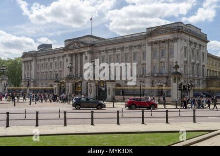 UK : La façade principale du palais de Buckingham à Londres. Photo de 09. Mai 2018. Dans le monde d'utilisation | Banque D'Images