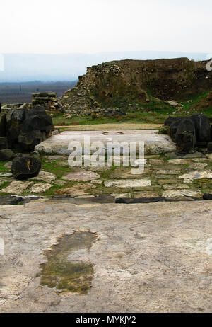 Des empreintes de géant de la déesse Ishtar étapes dans l' Ain Dara temple, Alep, Syrie Banque D'Images