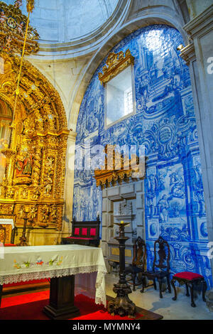 L'intérieur coloré de l'église de Misericordia à Viana do Castelo, Portugal. Banque D'Images
