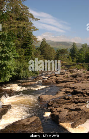 Chutes de Dochart et vieux pont de Killin en Ecosse Banque D'Images