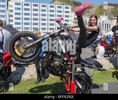 Les Motards de toute l'Europe se réunissent à Hastings nous célébrons 40 ans de la légendaire course de vélo au Mayday1066. La plus grande bretagne gratuitement pour participer au festival de moto, Mayday Bank Holiday weekend 2018 comprend : Atmosphère, voir Où : East Sussex, England, United Kingdom Quand : 07 mai 2018 Credit : Wheatley/WENN Banque D'Images