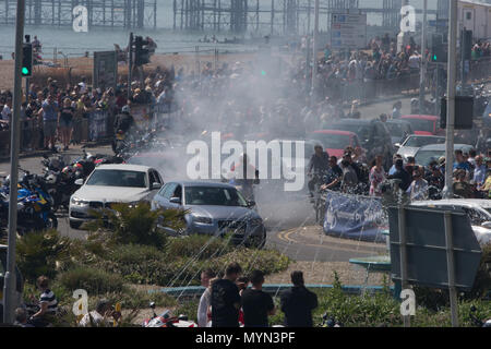 Les Motards de toute l'Europe se réunissent à Hastings nous célébrons 40 ans de la légendaire course de vélo au Mayday1066. La plus grande bretagne gratuitement pour participer au festival de moto, Mayday Bank Holiday weekend 2018 comprend : Atmosphère, voir Où : East Sussex, England, United Kingdom Quand : 07 mai 2018 Credit : Wheatley/WENN Banque D'Images