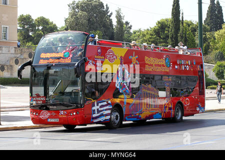 Bus touristique hors parlement grec Banque D'Images