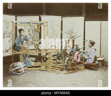 . Anglais : 19,5 x 24 cm . 1875. Le baron Raimund von Stillfried (1839-1911) Noms alternatifs Raimund Stillfried von Rathenitz, le baron Raimund von Stillfried Description photographe, peintre autrichien et aquarellist Note : Également tirages à partir de négatifs pris par Felice Beato à la fin des années 1860, acheté de Beato en 1877. Date de naissance/décès jeu 6 Août 1839 12 août 1911 Lieu de naissance/décès Chomutov période de travail Vienne de 1871 à 1886 lieu de travail Yokohama (1871-1885), la Chine (1876), Vladivostok (de septembre 1880 à décembre 1880), Hong Kong (1881-1882), la Thaïlande (18 Banque D'Images