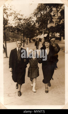 Une sortie de famille juive, Katowice, Pologne, vers 1933. La famille s'est échappée au Danemark avant l'invasion nazie de la Pologne. Ce que leur sort était dans le Danemark occupé n'est pas connu, mais la petite fille a fini en Angleterre. Banque D'Images