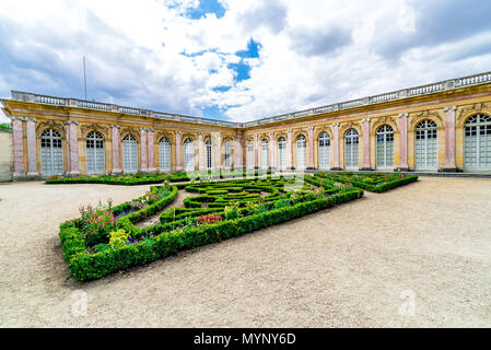 L'impressionnant dans l'enceinte des jardins du château de Versailles en France. Banque D'Images