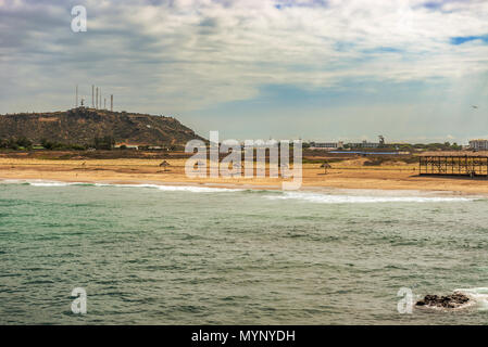 Salinas, Equateur - 13 Avril 2016 : La loberia point et trail à Salinas. La plage pittoresque de la loberia point. Banque D'Images