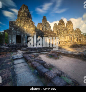 Anciennes portes du temple Bayon à Angkor complex Banque D'Images