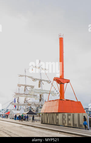 DUBLIN, IRLANDE - 2 juin 2018 : les bateaux du patrimoine le long de la rivière Liffey à Dublin docklands pour la Régate des grands voiliers 2018 Banque D'Images