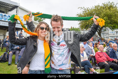 Des fans de l'Australie à la 50 sur le cricket match tour entre la promenade Sussex et l'Australie à la 1ère du terrain dans le comté Central Hove. 07 Juin 2018 Banque D'Images