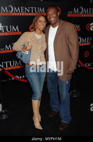 Holly et Robinson-Peete mari arrivant à la GOULOTTE DE REMPLISSAGE DE Première à l'El Capitan Theatre de Los Angeles. 22 février 2006.06 Robinson-Peete Holly husb événement dans la vie d'Hollywood, Californie - Red Carpet Event, USA, Cinéma, Célébrités, photographie, Bestof, Arts, Culture et divertissement, Célébrités, Mode de vie meilleure, Hollywood, événement dans la vie d'Hollywood, Californie - Tapis rouge et en coulisses, musique, célébrités, Topix en couple, en famille (mari et femme) et les enfants - les enfants, frères et sœurs, tsuni@Gamma-USA.com Tsuni enquête de crédit / USA, 2006 à 2009 Banque D'Images