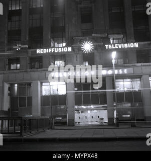 Années 1960, vue historique et extérieure du bâtiment de bureau de la société de location et de diffusion de télévision, Rediffusion Television dans le West End de Londres, Londres, Angleterre, Royaume-Uni. Banque D'Images