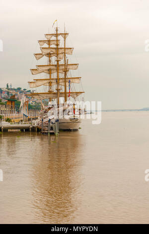 Guayaquil, Équateur - 15 Avril 2016 : la voile à la station d'Malecon 2000 sur la rivière Guyas à Guayaquil, Equateur Banque D'Images