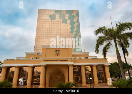 Guayaquil, Équateur - 15 Avril 2016 : vue sur les immeubles de bureaux modernes à Guayaquil, Equateur Banque D'Images