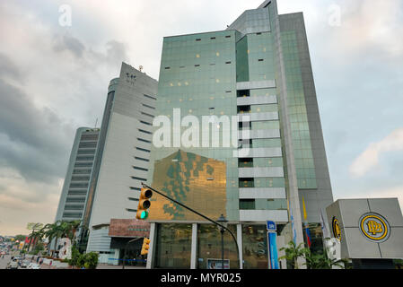 Guayaquil, Équateur - 15 Avril 2016 : vue sur les immeubles de bureaux modernes à Guayaquil, Equateur Banque D'Images