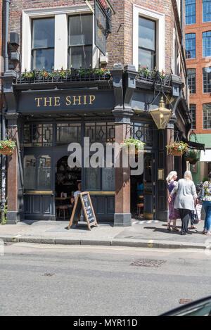 Le bateau public house, Wardour Street, Soho, London, England, UK. Banque D'Images