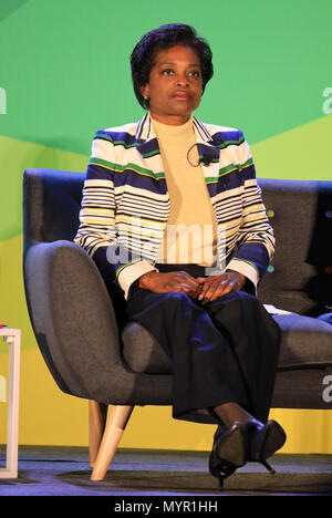 Commissaire de la FCC Mignon Clyburn parle à un événement Institut Greenlining Banque D'Images