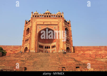 Buland Darwasa (Porte de la Victoire) menant à Jama Masjid de Fatehpur Sikri, Uttar Pradesh, Inde. C'est la plus haute passerelle dans le monde et est un exemple Banque D'Images