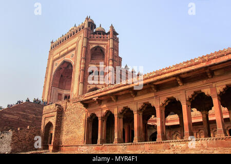 Buland Darwasa (Porte de la Victoire) menant à Jama Masjid de Fatehpur Sikri, Uttar Pradesh, Inde. C'est la plus haute passerelle dans le monde et est un exemple Banque D'Images