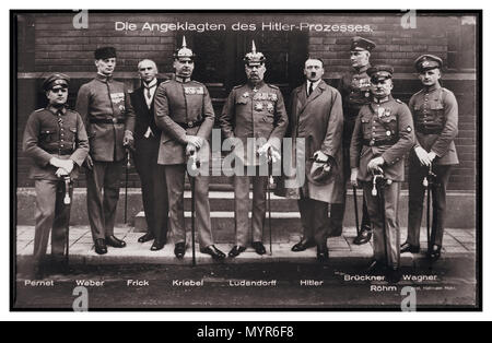 Beer Hall Putsch 1924 image B&W de 'The Beer Hall Putsch', également connue sous le nom de Munich Putsch et en allemand, comme le Hitlerputsch, Hitler-Ludendorff-Putsch, Bürgerbräu-Putsch ou Marsch auf die Feldherrnhalle, une tentative de coup d'Etat échouée par le dirigeant du parti nazi (NSDAP) Adolf— Hitler Avec Generalquartiermeister Erich Ludendorff et d'autres dirigeants de Kampfbund—pour saisir le pouvoir à Munich, en Bavière, du 8 au 9 novembre 1923 Photographie par Hoffmann INTERWAR EUROPE -- Allemagne (avant 1-30-33) -- Hitler -- Munich Trial/Putsch Banque D'Images