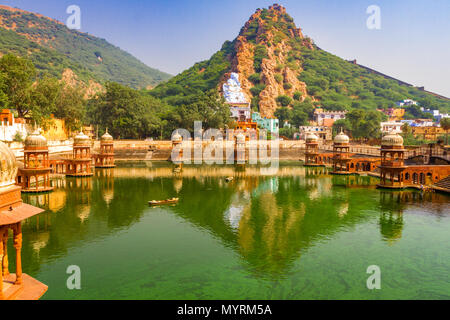 Vue sur le lac à côté de Alwar City Palace Banque D'Images