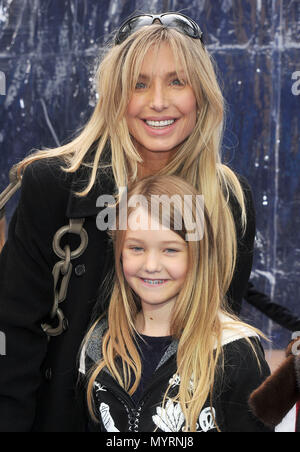 Heather Thomas et sa fille l'Inde - Monsters vs Aliens Première au Gibson Amphitheatre à Universal Studio à Los Angeles. ThomasHeather 14 14 fille événement dans la vie d'Hollywood, Californie - Red Carpet Event, USA, Cinéma, Célébrités, photographie, Bestof, Arts, Culture et divertissement, Célébrités, Mode de vie meilleure, Hollywood, événement dans la vie d'Hollywood, Californie - Tapis rouge et en coulisses, musique, célébrités, Topix en couple, en famille (mari et femme) et les enfants - les enfants, frères et sœurs, tsuni@Gamma-USA.com Tsuni enquête de crédit / USA, 2006 à 2009 Banque D'Images
