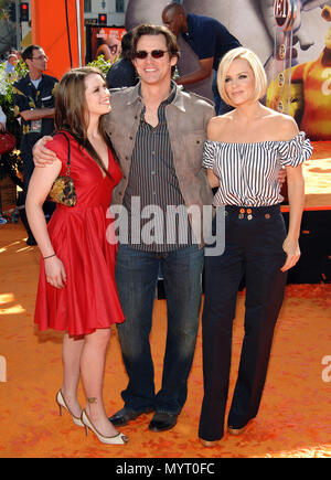 Jim Carrey et sa fille Jane Erin et Jenny McCarthy Horton Hears a Who ! Premiere au Westwood Theatre de Los Angeles pleine longueur. McCarhyJenny CarreyJim sourire JaneErin 034 cas à Hollywood Life - Californie, Red Carpet Event, USA, Cinéma, Célébrités, photographie, Bestof, Arts, Culture et divertissement, Célébrités, Mode de vie meilleure, Hollywood, événement dans la vie d'Hollywood, Californie - Tapis rouge et en coulisses, musique, célébrités, Topix en couple, en famille (mari et femme) et les enfants - les enfants, frères et sœurs, tsuni@Gamma-USA.com Tsuni enquête de crédit / USA, 2006 à 2009 Banque D'Images