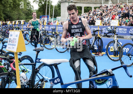 Nottingham, Royaume-Uni. Jun 7, 2018. Johnny Brownlee les transitions d'un vélo à l'exécuter. Credit : Crédit : Dan Dan Cooke Cooke/Alamy Live News Banque D'Images