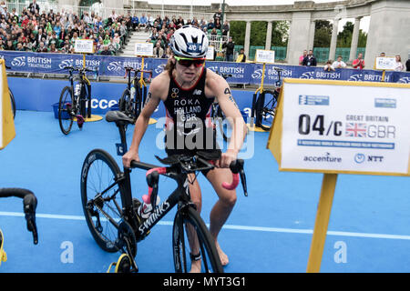 Nottingham, Royaume-Uni. Jun 7, 2018. Les transitions de Johnny Brownlee nager à vélo. Credit : Crédit : Dan Dan Cooke Cooke/Alamy Live News Banque D'Images