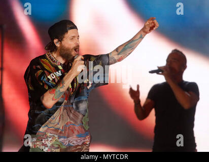 Naples, Italie. 7 juin, 2018. Lorenzo Jovanotti lors du spectacle 'Pino è' concert hommage à Pino Daniele, le chanteur italien mort en 2015, Naples 07 juin 2018 Crédit : agnfoto/Alamy Live News Banque D'Images