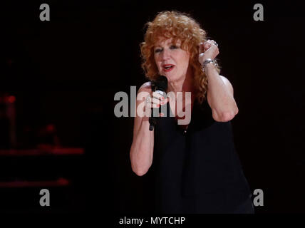 Naples, Italie. 7 juin, 2018. Fiorella Mannoia lors du spectacle 'Pino è' concert hommage à Pino Daniele, le chanteur italien mort en 2015, Naples 07 juin 2018 Crédit : agnfoto/Alamy Live News Banque D'Images